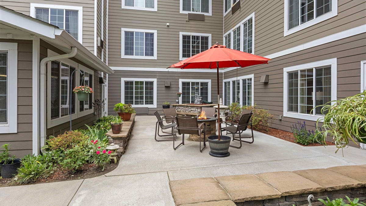 The outdoor patio at Bella Vista