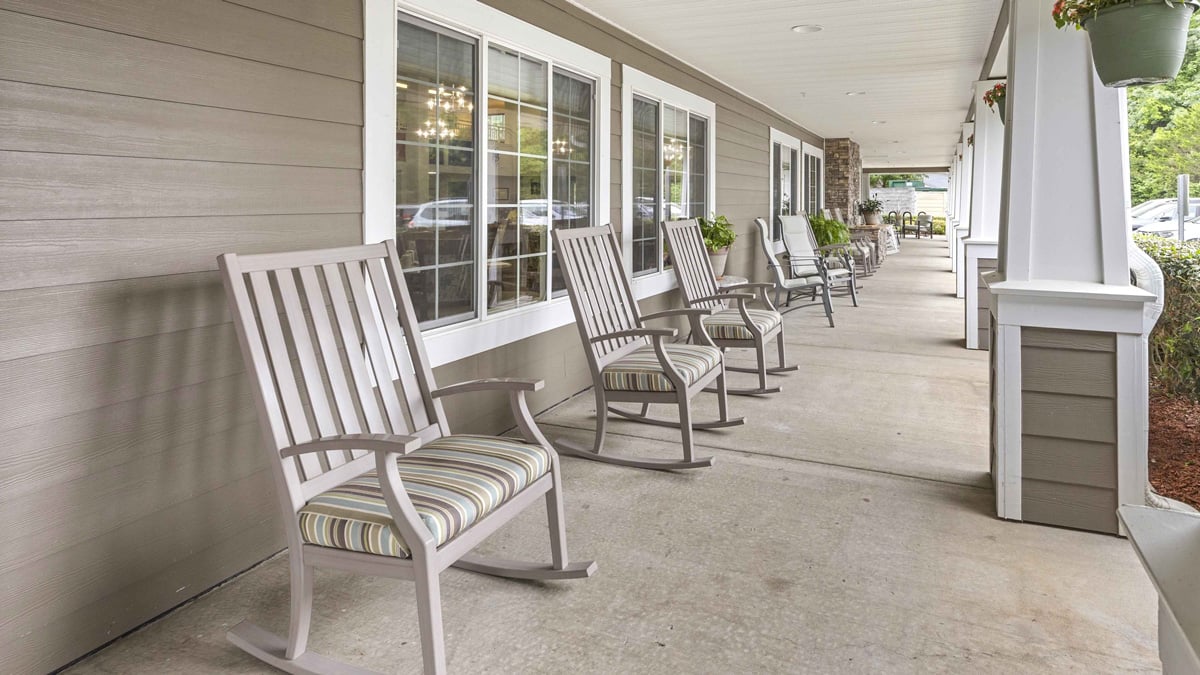 The outdoor patio at Bella Vista